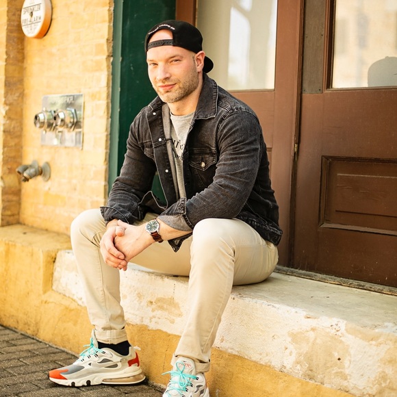 Meet your Posher, Nick - Picture 7 of 8